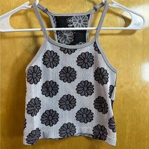 Lot of 7 Comfort Tanks